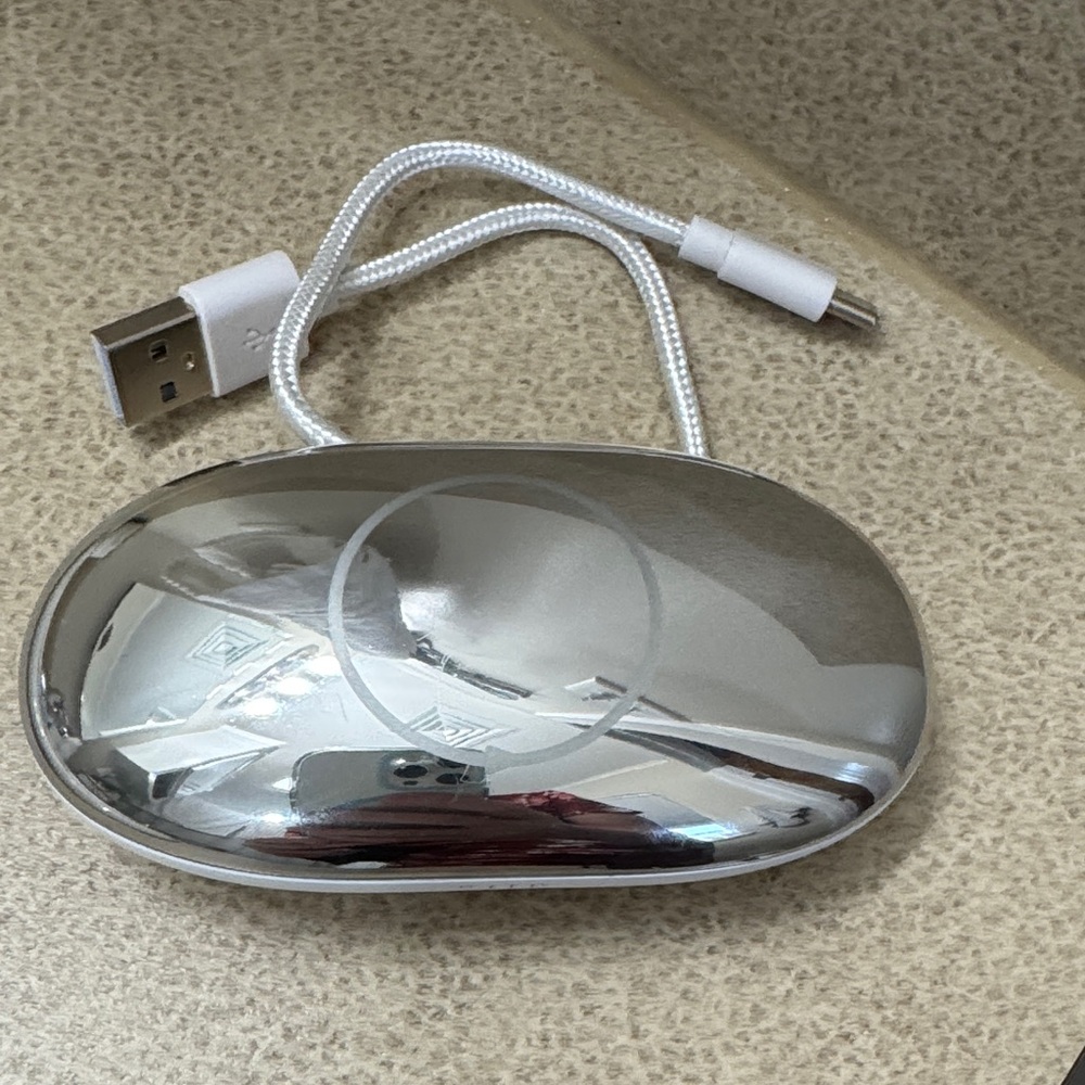 ZIIP HALO
Nanocurrent™ and Microcurrent Facial Toning Device
